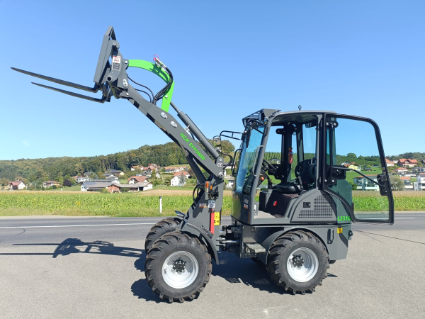 Elektro Hoflader 2110e und 2310e mit Schaufel